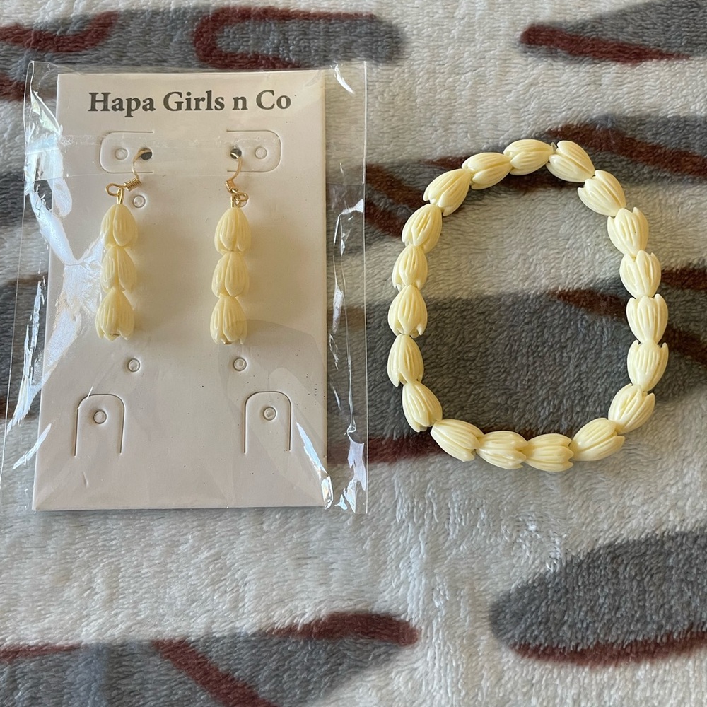 Hapa Girls n Co Pikake Three Flower Dangling Earrings and Matching Bracelet